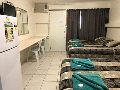 Porkys Motel - Hotel Gold Coast 3