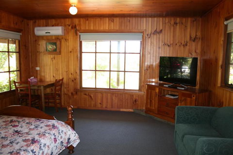 Gaol House Cottages - Hotel Gold Coast 3