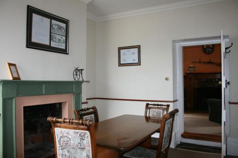 Gaol House Cottages - Hotel Gold Coast 5