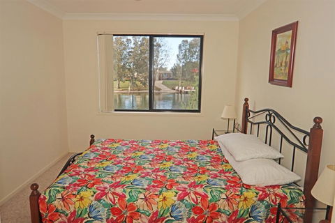 The Moorings Waterfront - Hotel Gold Coast 4