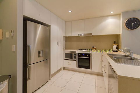 A Deluxe Swim Up Drift Apartments South - Hotel Gold Coast 3