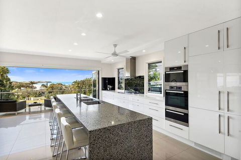 Ultimate Beach House - Hotel Gold Coast 5