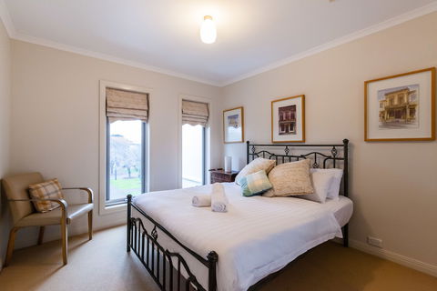 JASMINE, 2BDR Port Melbourne House - Hotel Gold Coast 1