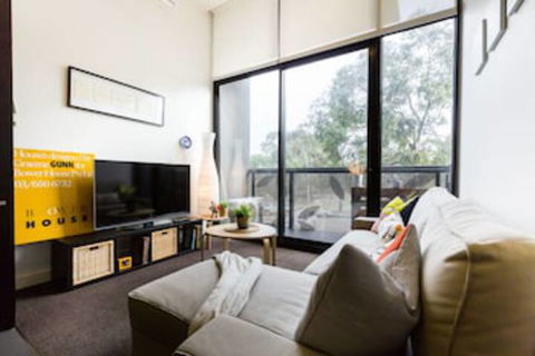 GEORGE, 1BDR North Melbourne Apartment - Hotel Gold Coast 0