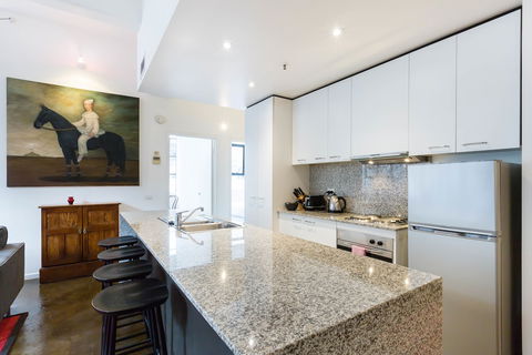 CYNTHIA, 2BDR Melbourne Apartment - Hotel Gold Coast 1