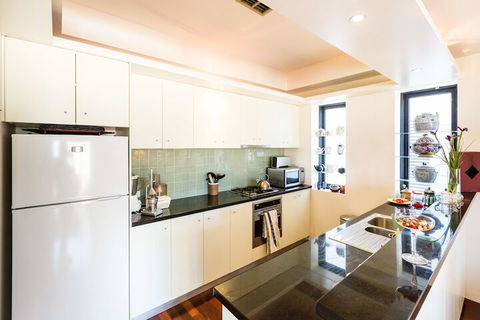 BELLE, 2BDR Melbourne Apartment - Hotel Gold Coast 6