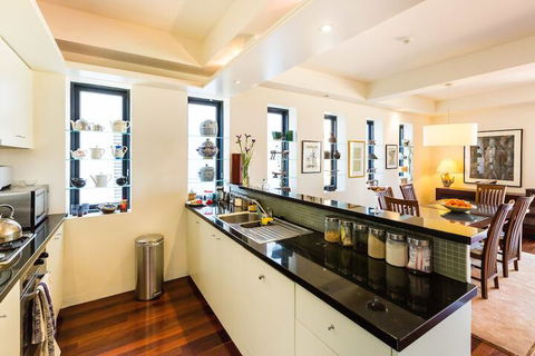 BELLE, 2BDR Melbourne Apartment - Hotel Gold Coast 5