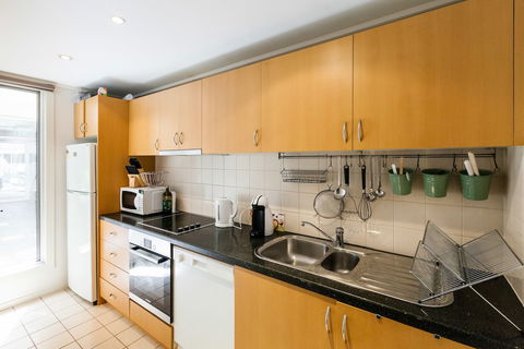 NAOMI, 2BDR South Melbourne Apartment - Hotel Gold Coast 3
