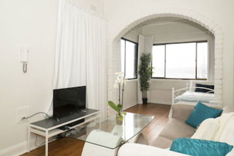 Ocean Front Building On Bondi Beach - Hotel Gold Coast 0