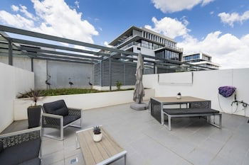 Accommodate Canberra - Lakefront - Hotel Gold Coast 5