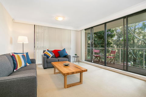 Tranquil Tree Top Hideaway (608i) - Hotel Gold Coast 1