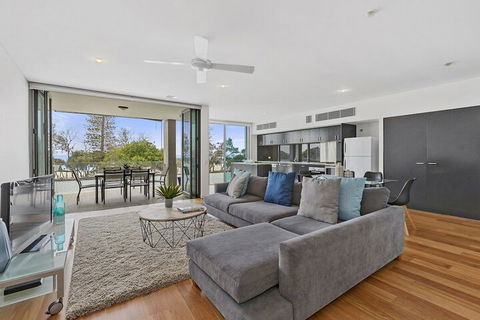 KINGSCLIFF NOR NOR EAST 101 On MARINE PARADE - Hotel Gold Coast 2