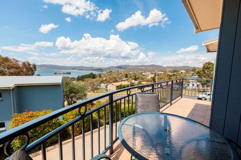 Torino 3 - Lake Jindabyne & Snowy Mountain Views - Hotel Gold Coast 1
