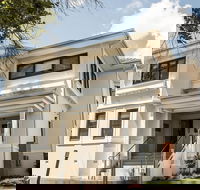 T  M HOUSE - Hotel Gold Coast