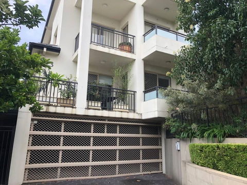 Coogee Beach With AC Close To Beach And City - Hotel Gold Coast 0