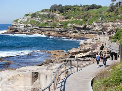 Coogee Beach With AC Close To Beach And City - Hotel Gold Coast 3
