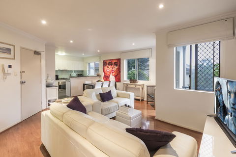 Coogee Beach With AC Close To Beach And City - Hotel Gold Coast 6