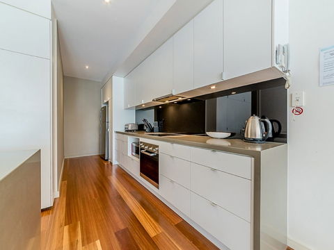 C-Scape By The Sea No.12 - Hotel Gold Coast 1