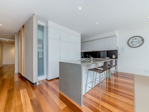 C-Scape By The Sea No.12 - Hotel Gold Coast 2