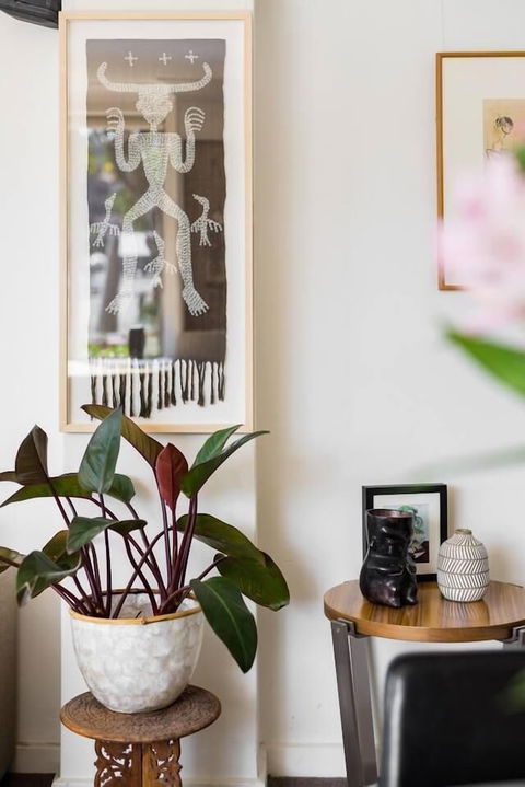 Waterfront Apartment Brimming With Inspirational Artwork - Hotel Gold Coast 5