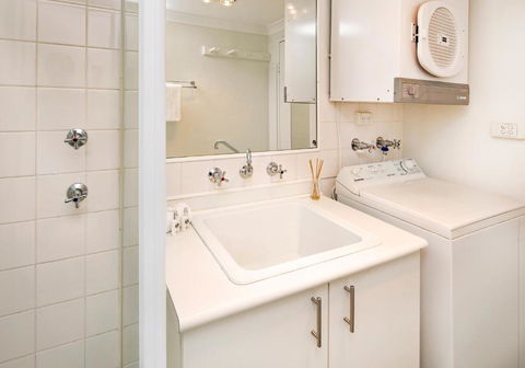 Central Abode Modern Apartment In The Heart Of Jindabyne - Hotel Gold Coast 2