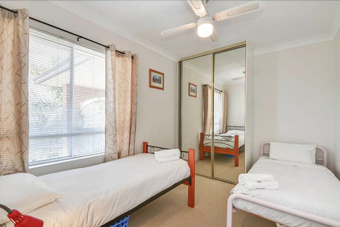 Surf Side Palms 12 - Hotel Gold Coast 6