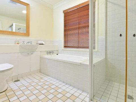 Villa Prosecco Located Within Cypress Lakes - Hotel Gold Coast 3