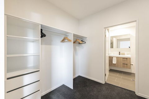 Astra Apartments Broadmeadow - Hotel Gold Coast 4