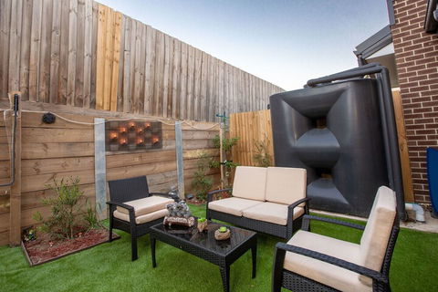 AUJOY 3 Bed Townhouse Burwood 3 - Hotel Gold Coast 2