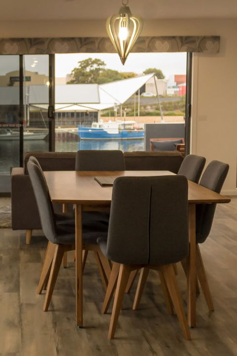Ulverstone Waterfront Apartments - Hotel Gold Coast 5