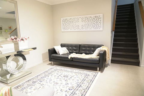Cozy & Spacious House In Melbourne - Hotel Gold Coast 7
