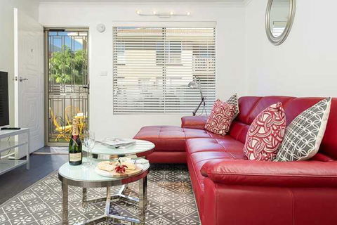 Understated Elegance Affordable Luxury - Hotel Gold Coast 6