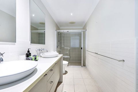 Large House With Pool - Hotel Gold Coast 4