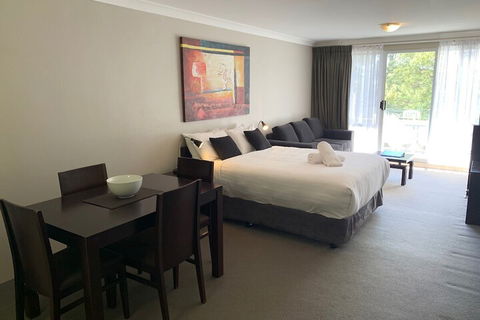 115 Horizons - Lake Jindabyne Waterfront - Hotel Gold Coast 2