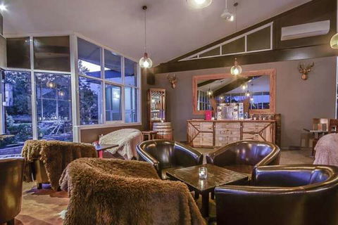 115 Horizons - Lake Jindabyne Waterfront - Hotel Gold Coast 1