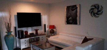 La Casa De Playa - Hotel Gold Coast 4