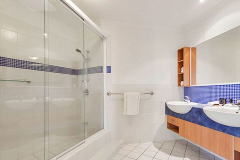 EXCLUSIVE OCEAN VIEW PENTHOUSE On MARINE PARADE - Hotel Gold Coast 1