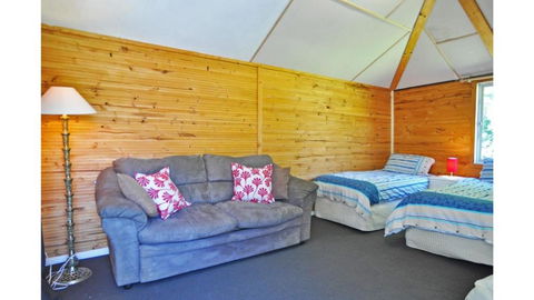 MY Fair Lady External Bathroom PET Friendly - Hotel Gold Coast 3