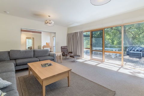 Billabong Wifi & Netflix - Hotel Gold Coast 4