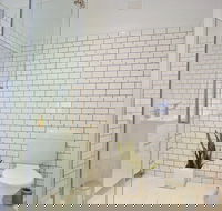 SEA Whispers Inlet Side - Hotel Gold Coast