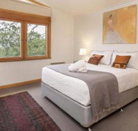 Alpine House Views over Lake Jindabyne  The Snowy Mountains - Hotel Gold Coast