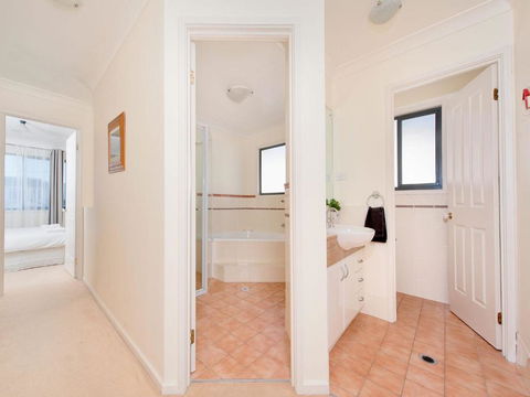 Portovenere Fishermans Bay - Hotel Gold Coast 6