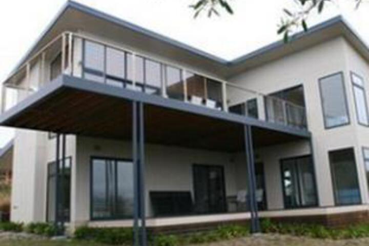 Binalong Bay TAS Hotel Gold Coast