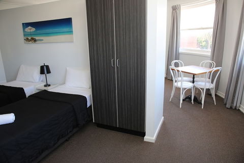 The Lakes Hotel - Hotel Gold Coast 4