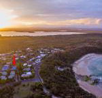 Angourie Blue 7 stroll to surfing beaches. - Hotel Gold Coast