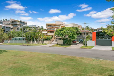 Redcliffe Peninsula Penthouse - Hotel Gold Coast 3