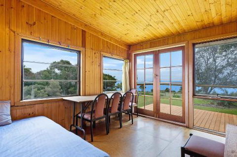 98 Ocean Parade Rustic Log Cabin - Hotel Gold Coast 4