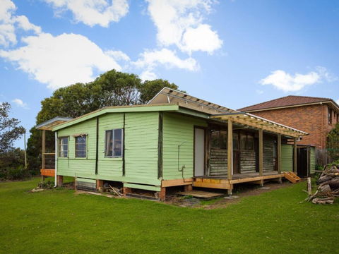 98 Ocean Parade Rustic Log Cabin - Hotel Gold Coast 1