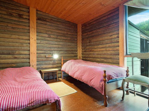 98 Ocean Parade Rustic Log Cabin - Hotel Gold Coast 3