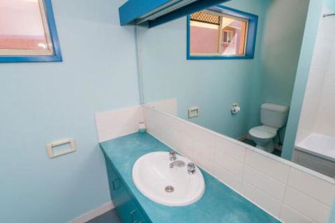 At Cylinder Unit 2 - Hotel Gold Coast 6